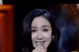 娄艺潇现场演唱《小小世界》 曝光陈赫吃饭怪癖