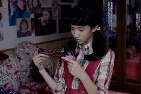 家里偷偷看碟却突然停电，碟在VCD里取不出来了，好尴尬呀视频封面