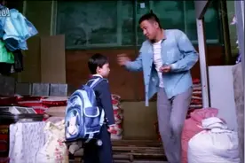 小男孩找见父亲修水龙头视频封面