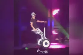 bigbangGD昨晚在东京巨蛋的两顶帽子 可以准备好开枪了视频封面