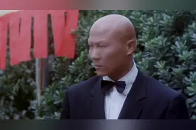 功夫小子闯情关：光头计春华被吴京揍得鼻青脸肿