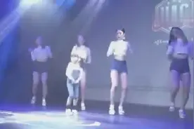 双马尾小萝莉跳《shake it》太可爱了！视频封面