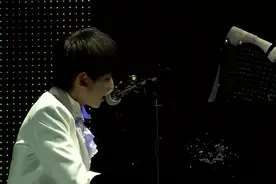 王源《因为遇见你》弹唱原创单曲感动粉丝视频封面