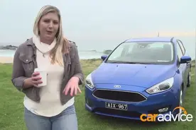 操控性能优异！美女试驾新款福特福克斯视频封面