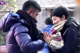 马伊琍夫妇合体现身机场 文章略显发福视频封面