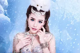小说：少年看到绿荷蜜饯想起小时玩伴，正好遇到老者和银狼图片