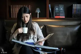 小说：他参加竞赛时想念自己的母亲，没想到一出校门，母亲就在那图片