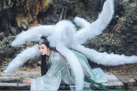 小说：被霸王龙抱着，她红着脸：你变坏了,我单纯的哥哪去了图片