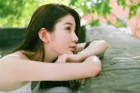 小说：参加同学会给我买最好的衣服，前男友出现在聚会，火花四溅图片