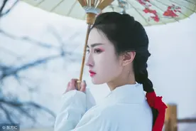 小说：妹妹在点心里放巴豆，见我吃完整盆都没反应，脸色瞬间变了图片