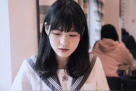 小说：女儿看靓女不顺眼，鄙视人穿的像难民，转眼她爸却拼命讨好图片