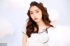 小说：让你去采矿，你现场一剑开天门？图片