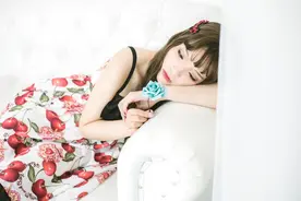 小说：被黑皮小狼狗体育生强制摸腹肌，结果被正宫抓住图片