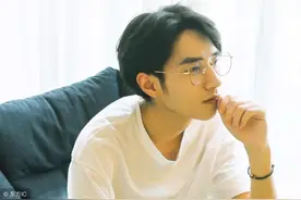 小说：她勾着他的脖子挑衅我，而他要和我提离婚图片