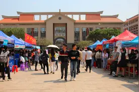 钦州学院改名北部湾大学后，怎么会名声大噪呢？答案出乎意料视频封面