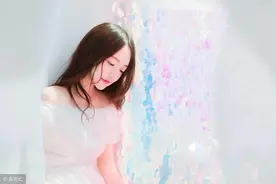 小说：姐妹花有求于小伙，轮番上阵对小伙撒娇，小伙这才心软答应图片