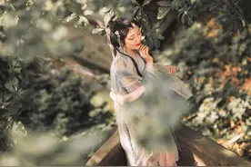 小说：她一觉醒来多了三位俊逸的哥哥，还比着宠她，这种感觉真好图片