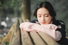 小说：女战神一朝穿越失去异能，为了存活去当十八线女明星图片