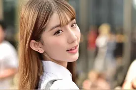 小说：他一来就招惹上班级小霸王，还和美艳校花关系匪浅图片