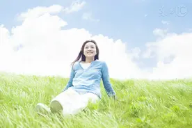 小说：校花没毕业就怀了孩子，父母不但答应结婚，还要给她一笔钱图片