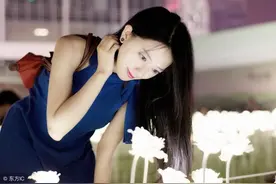 小说：你的后哥哥是当红男明星是什么体验，女同事羡慕嫉妒恨。图片