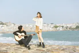 故事：她被他强制要求上车买菜，遇到豆豆，他听豆豆意见亲了她图片