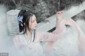 小说：暴君，你是魔鬼吗？都多大的人了，还得我这三岁小团子哄你图片