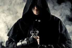 小说：见他服下她的丹药后进阶神速，众人欲花重金向她购买丹药图片