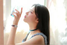 小说：寻找多年的恋人就在眼前，她脸上终于露出了笑容图片