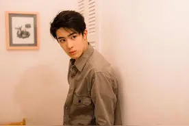 小说：同桌没时间写作业，趁着赶海问真千金借作业抄图片