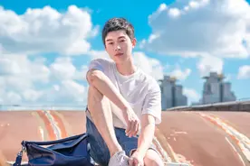 小说：丈夫出差半年，回国刚下飞机，丈母娘送来大小两具遗像图片