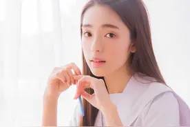 小说：小男孩到公司找妈妈，保安问他找谁，他却撒谎说是来找姐姐图片