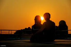 小说：她假装总裁的女友见家长，怎料得到的却是总裁家人的嘲讽图片