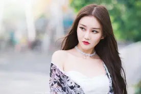 小说：丈夫半夜敲门，妻子开门甩出离婚证：上午已领证，找错门了图片