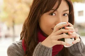 小说：新娘喝醉，婆婆照顾一宿，她醒后查看监控，吓得立刻报警图片