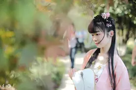 小说：闯王攻陷皇宫，留下了所有的妃嫔和公主，准备亲自审问她们图片