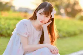 小说：学渣重生到高三成学霸，到隔壁睡着的女友，一片岁月静好图片