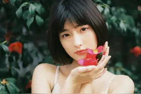 小说：校花女友外表高冷，实则粘人爱吃醋图片