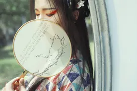 小说：他将我送到女生宿舍门口，宿管大妈看到我们表情意味深长图片