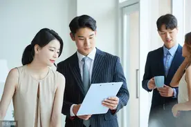 小说：动物园走线上直播路线，美女驯兽师意外走红图片