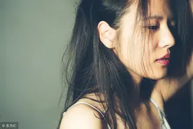 小说：一个人经历过大起大落，要么彻底沉沦，要么重新出发。图片