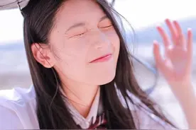 小说：4岁女儿画了一幅画，领导当即免她学费，爸爸一脸震惊图片