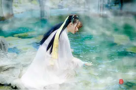 小说：穿越小伙自制吉他，弹唱《情非得已》，感动国公府千金图片