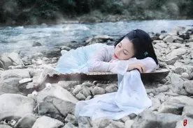 小说：遇到实力强劲的妖兽，小废物邪魅一笑，勾勾手指：你过来啊图片