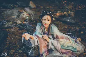 小说：人生不相见，动如参与商。图片