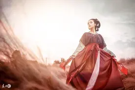 小说：霸王龙暴怒：有了我还不够吗！你这个三心二意的雌性！图片