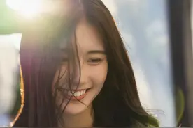 故事：撞坏豪车对方开出两倍赔偿，男友不敢反抗她叫住对方欲谈判图片