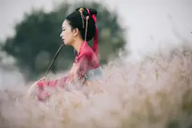 小说：她本是天上的云，却化作了覆尘的雨。图片