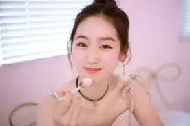 小说：她穿越成将军的小媳妇，太子抢桂花糕，她竟一脚把太子踹飞图片