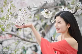 小说：为了挽回绝情男友，怀孕女孩跪在他脚下苦苦哀求图片